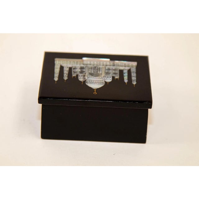 The Taj Mahal Black Marble Box With in Shell Inlaid Agra India 1950's For Sale - Image 10 of 12