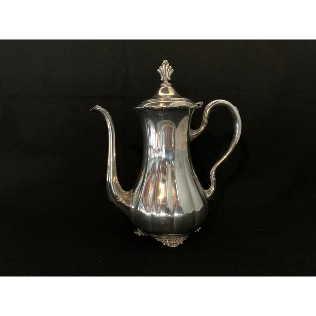 Wm. A. Rogers 965 Silver Plated Coffee Pot & Hot Water Jug Pair Wicker Handle For Sale - Image 10 of 15