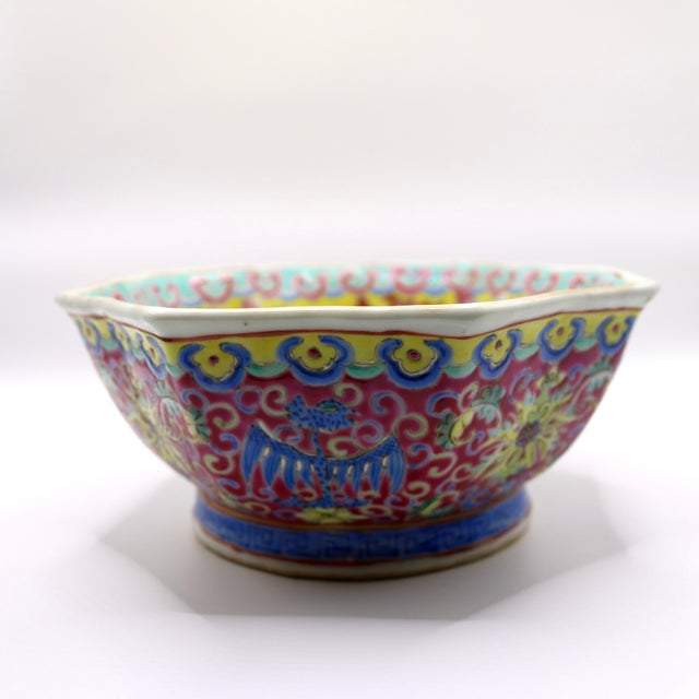 Chinoiserie Antique Chinese Famille Rose Ruby Graviata Octagonal Dragon & Phoenix Bowl, Late Qing/Republic Era For Sale - Image 3 of 12