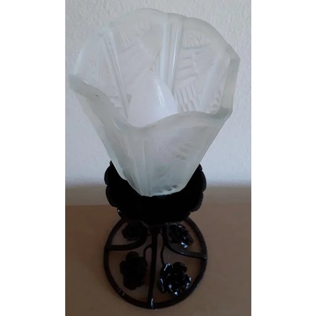 1930s Vintage Art Deco French Black Painted Wrough Iron Table Lamp, 1930s For Sale - Image 5 of 9