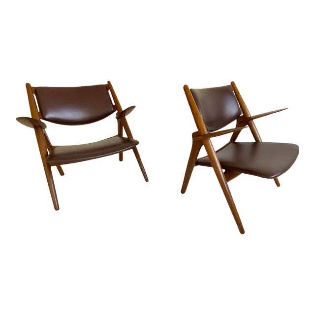 1951 Vintage Hans Wegner Sawbuck Chairs for Carl Hansen Ch28 in Oak & Leather- a Pair For Sale