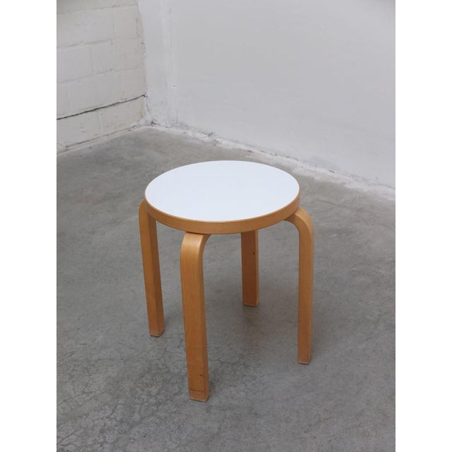 White E60 Stools by Alvar Aalto for Artek, 1933, Set of 2 For Sale - Image 8 of 14