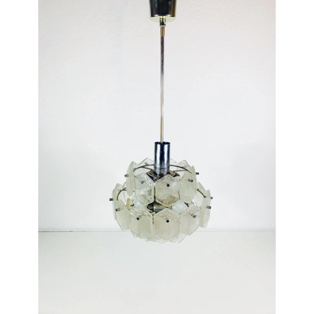 White 1960s Mid-Century Four-Tiered Kalmar Ice Glass Chandelier For Sale - Image 8 of 11