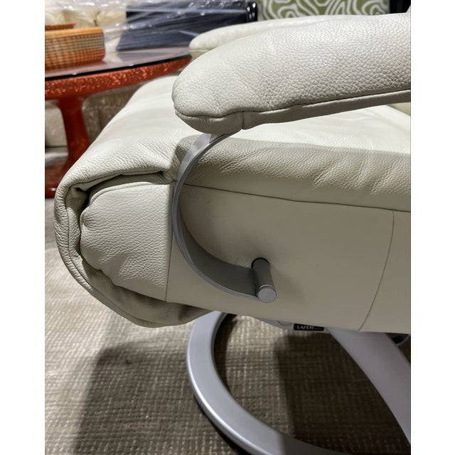 1970s Lafer Kiri Recliner. White Leather For Sale In Tampa - Image 6 of 14