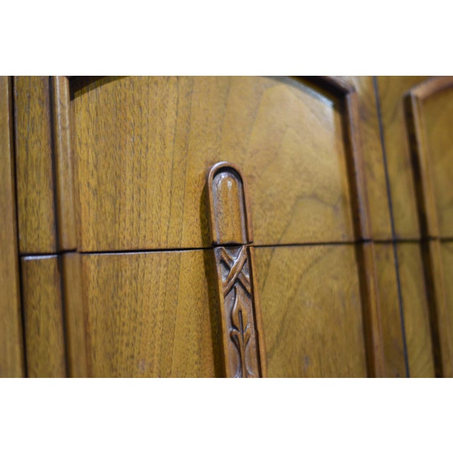 1960s Mid Century Modern Walnut Dresser by United Furniture For Sale - Image 9 of 15