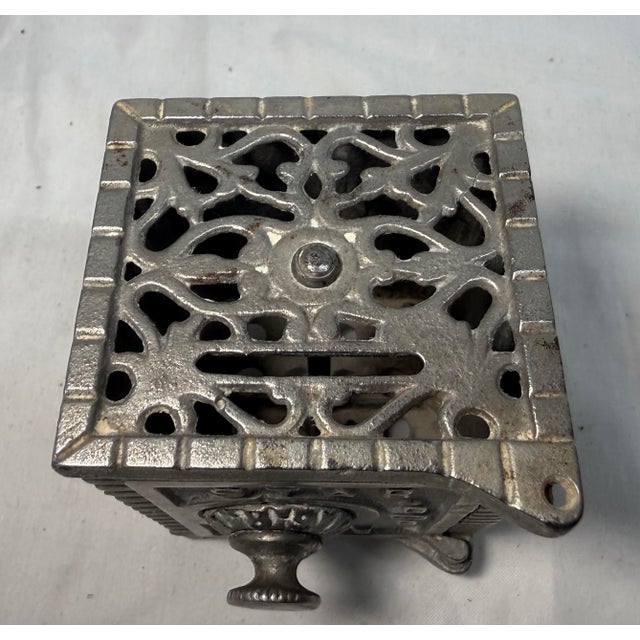 Antique 19th Century Cast Iron Star Safe Lock Deposit Coin Still Bank For Sale In New York - Image 6 of 11