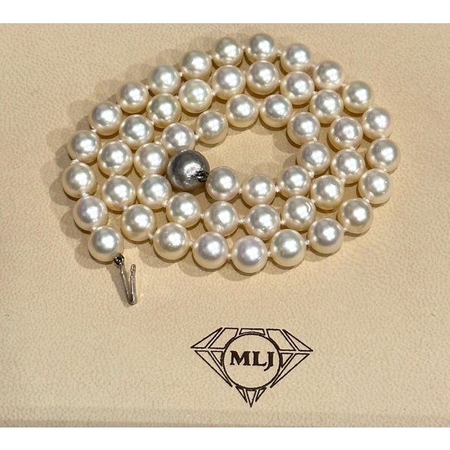 Vintage Cultured Akoya Pearl Necklace Length 18" , 18 Karat White Gold Clasp For Sale In New York - Image 6 of 18