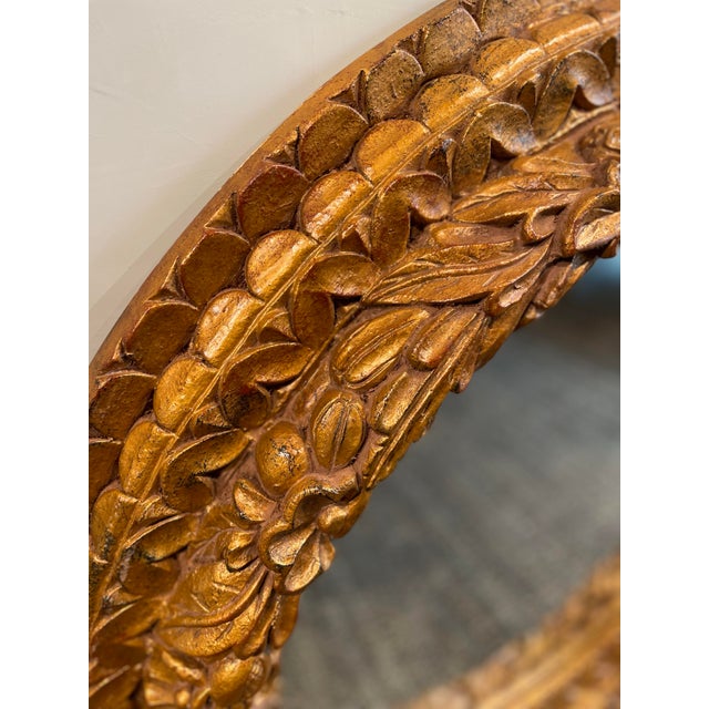 1960s Vintage Hand-Carved Giltwood Round Mirror With Floral Relief For Sale - Image 4 of 10