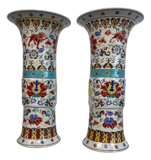 20th Century Yongzheng style Chinese Porcelain Vases in High Gloss - A Pair