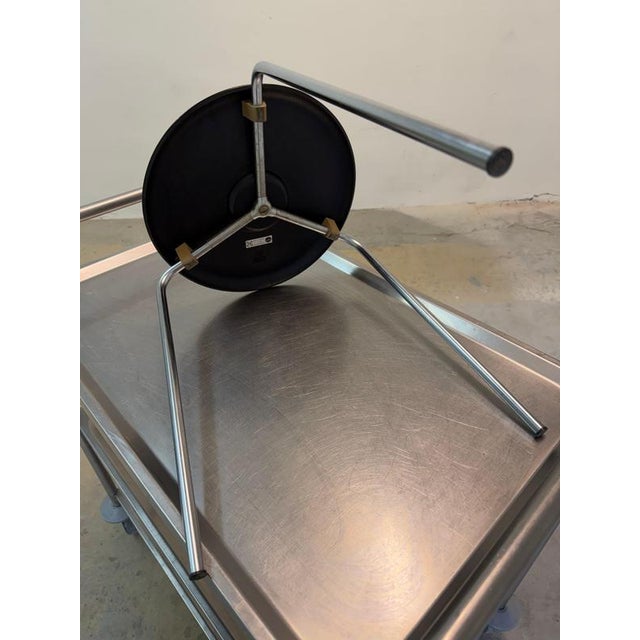 Tripod Dot Stool in Black Chrome by Arne Jacobsen for Fritz Hansen For Sale - Image 6 of 11