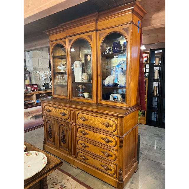 1920s American Jacobean Revival Oak Secretary China Cabinet Hutch With Hidden Prohibition Compartmen For Sale - Image 4 of 11