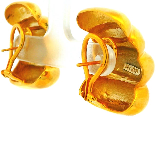 Modern Vintage Maz 14k Yellow Gold Sculptural Ribbed Earrings, Circa 1980s For Sale - Image 3 of 10