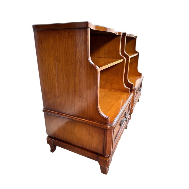 Traditional Vintage Solid Wood Nightstands Attributed to R-Way, Mid-Century Traditional End Tables, Set of 2 For Sale - Image 3 of 12