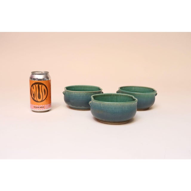 Mid-Century Modern Set of Three Vintage Matte Teal Glaze Studio Ceramic Bowls by Deanna Nichols For Sale - Image 3 of 18