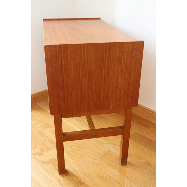 1960s Small Scandinavian Chest of Drawers in Teak, 1960 For Sale - Image 5 of 15