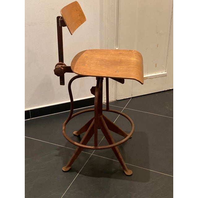 Desk chair/office chair, manufacturer: Ateliers Jean Prouvé, Nancy, France, circa 1938-40, plywood, steel bands, reddish-...