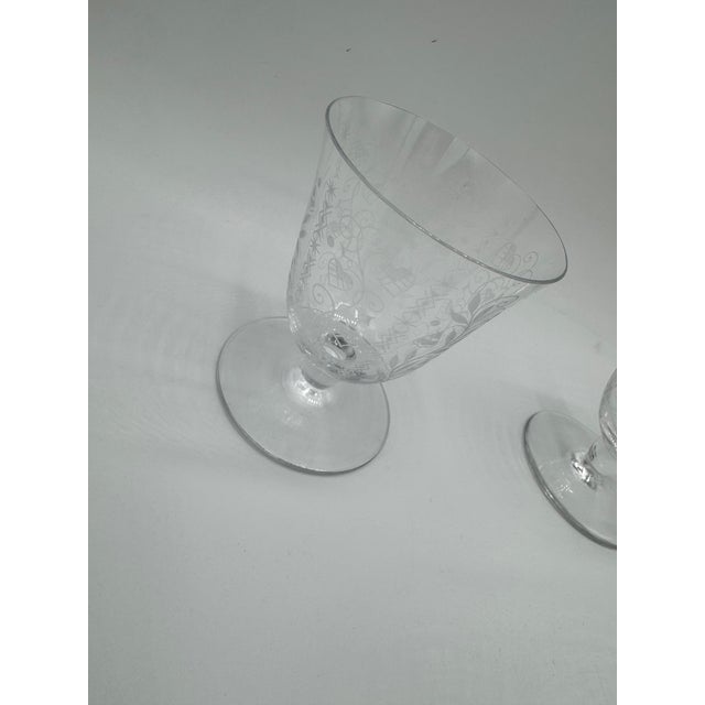A beautiful set of five white wine glasses (size 4) in crystal from the prestigious french manufacturer baccarat,...