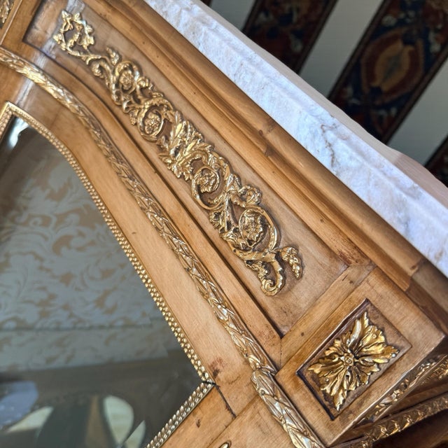 Vintage French Louis XVI Marble Gilt Glass Display Vitrine Cabinet For Sale - Image 4 of 10