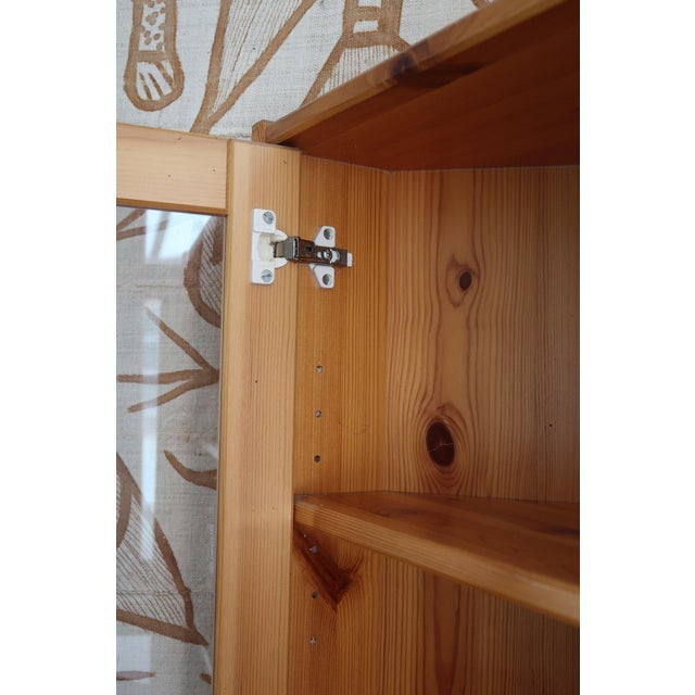 French Pine Glazed Bookcase in the style of Maison Regain, 1980s For Sale - Image 12 of 15