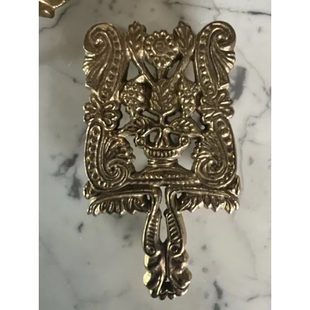 Traditional 1950s Mid-Century Virginia Metalcrafters Brass Trivets- Set of 5 For Sale - Image 3 of 12
