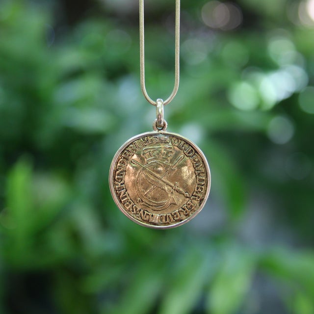 23.6k Gold 1616 German Sophia Ducat Coin Pendant For Sale - Image 9 of 10
