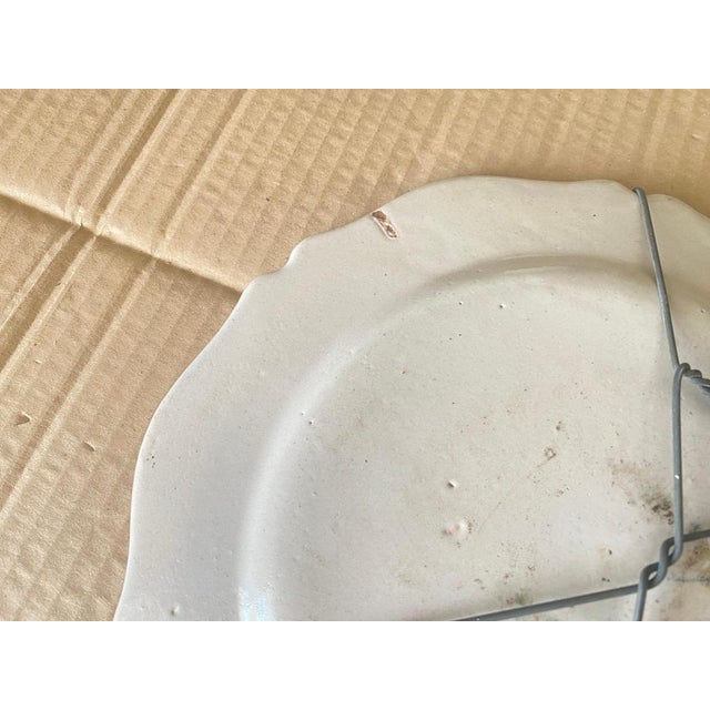 1940s Plates in French Pink and Green Faïence, 20th Century, Set of 2 For Sale - Image 5 of 15