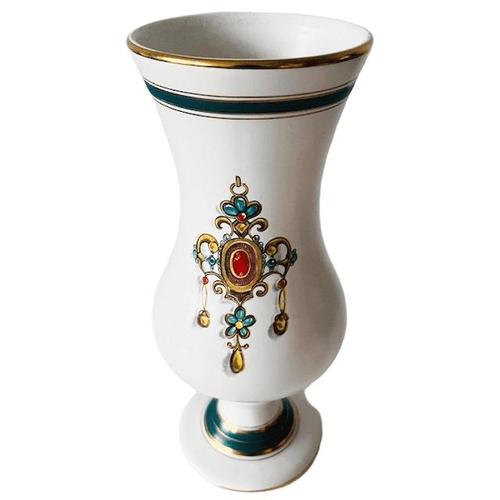 Vintage Vintage Flora Keramiek Gouda vase Decor Marjon from the 1960s. This ceramic vase is in very good vintage condition...