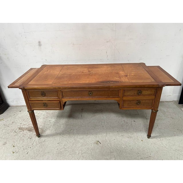 Louis XVI Style Desk in Walnut Wood, 1800s For Sale - Image 3 of 18