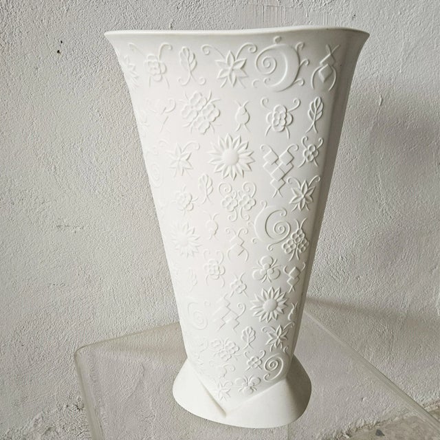 1950s Op Art Porcelain Umbrella Stand or Large Vase from Kaiser, 1950s For Sale - Image 5 of 8