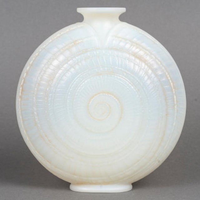 Opalescent Snail Vase by Rene Lalique, 1920s For Sale - Image 4 of 7