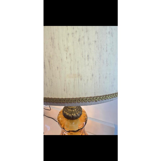 Glass Tall Vintage Mid-Century Modern (Mcm) Hollywood Regency Style Amber Glass Table Lamp With Nightlight Feature For Sale - Image 7 of 12