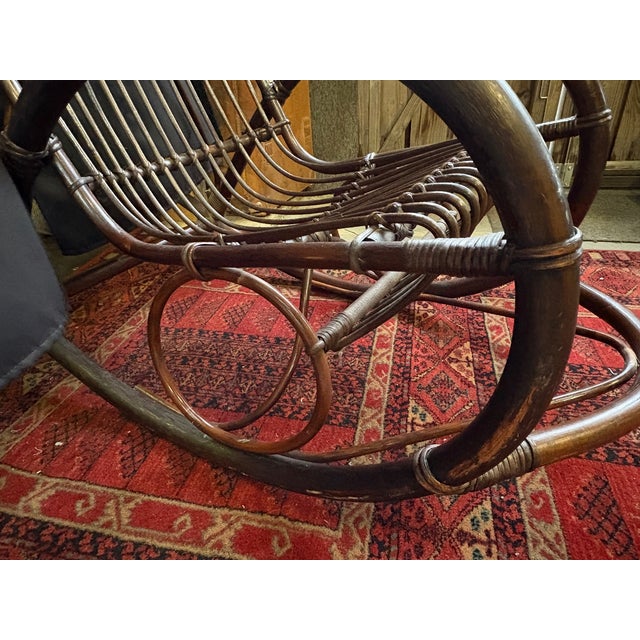 Iconic rocking chair in bent rattan, attributed to the Dutch manufacturer and designer Rohe Noordwolde, a major figure in...