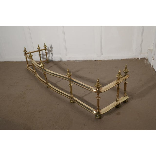 Large 19th Century Brass Fender, 1870s For Sale - Image 6 of 7