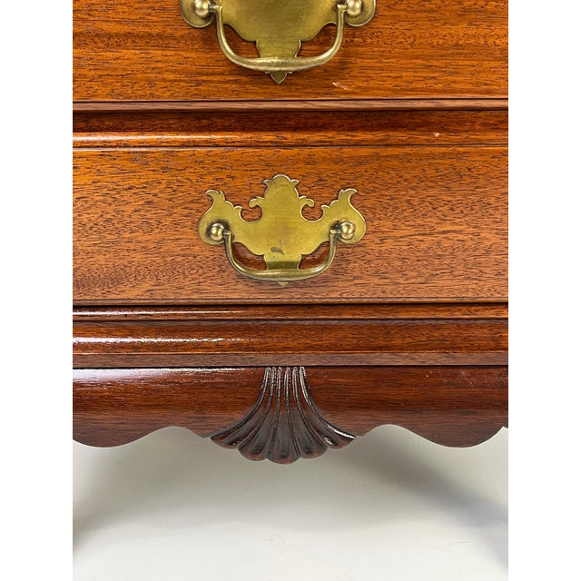 Vintage Continental Furniture Co. Queen Anne Style Mahogany 4-Drawer Bedside Chest For Sale - Image 13 of 16