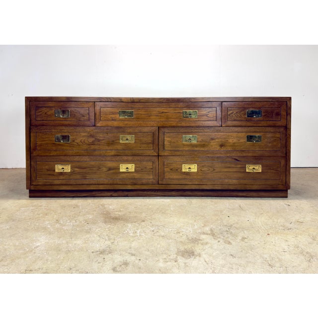 A high-quality Henredon “Scene One” campaign style long dresser with seven mahogany-lined, dovetail joined drawers and...