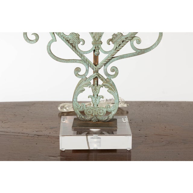 Italian Bronze Midcentury Table Lamps with Scrolling Motifs, on Lucite Bases For Sale - Image 10 of 12