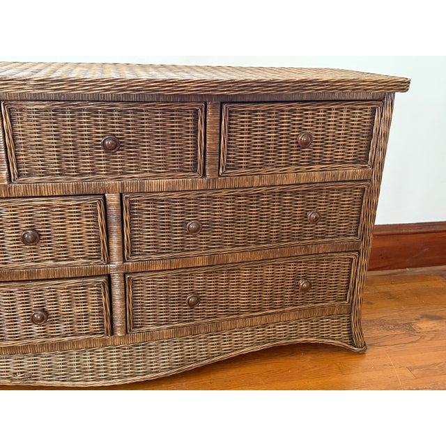 Bielecky Brothers Late 20th Century Coastal Skirted Bow Front Wicker Rattan Seven Drawer Dresser For Sale - Image 4 of 14