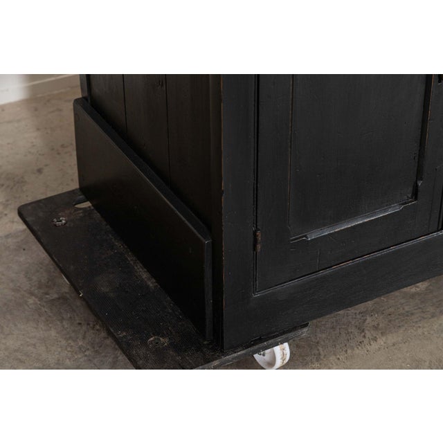 Large 19th-Century English Country Pine Dresser For Sale - Image 14 of 18