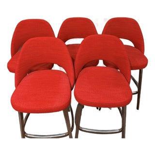 Set of 5 Knoll Saarinen Executive Bar Stools — Classic Boucle Crimson, Walnut Legs, 2021, Original Labels For Sale