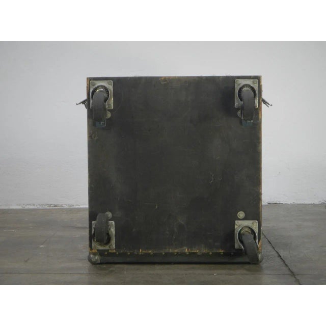 English Trunk, 1970s For Sale - Image 4 of 6