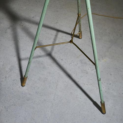 Gold Sage Green Lacquered Floor Lamp with Brass Details from Stilnovo, Italy, 1955 For Sale - Image 8 of 12