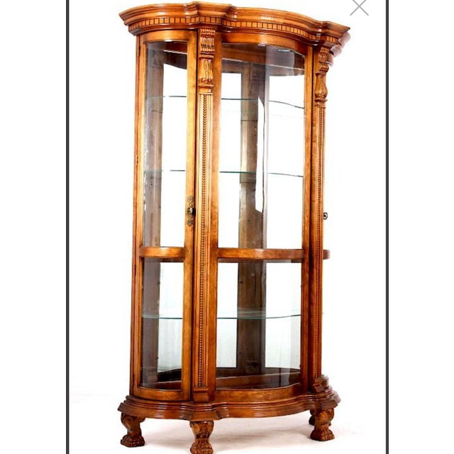 American A Pulaski Furniture Company Serpentine Front Oak Curio Cabinet. For Sale - Image 3 of 7