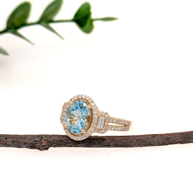 Modern 1.82ct Aquamarine & Diamond Ring in 14k Yellow Gold – Oval 10×8mm, Size 6.75 For Sale - Image 3 of 6