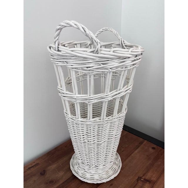 1980s Woven White Wicker 20.5” Basket For Sale In Houston - Image 6 of 8