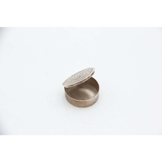 Circular Base Pill Box with Garlands For Sale - Image 4 of 4