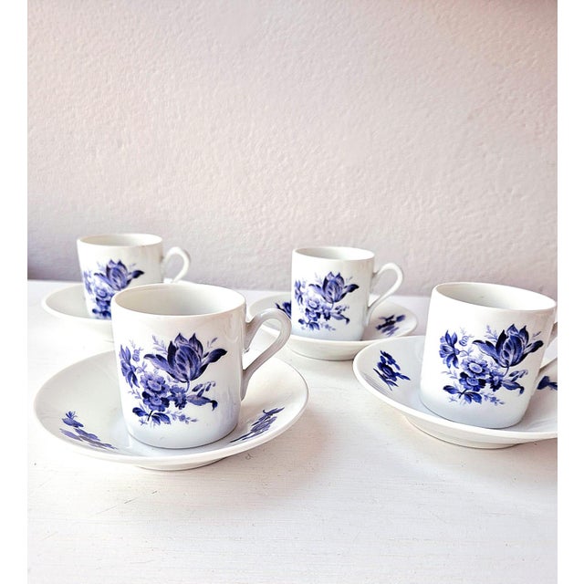 Mid-Century Modern Vintage Coffee Cups with Hand-Painted Blue Floral Decoration by Richard Ginori, 1960s, Set of 8 For Sale - Image 3 of 4