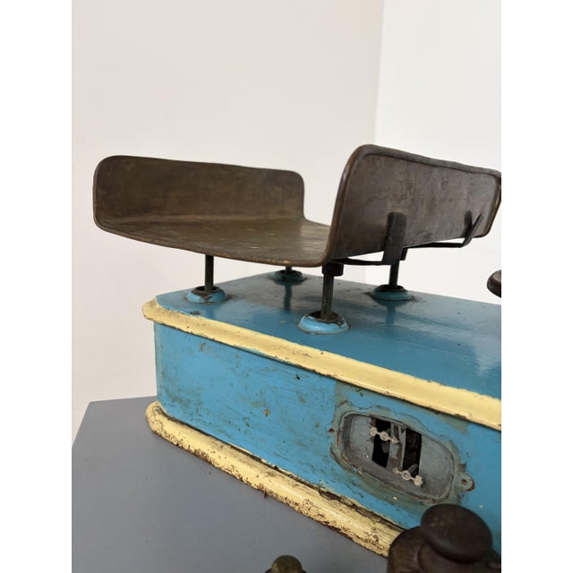 Vintage Art Deco Italian Scale with Brass Pans, 1940 For Sale - Image 3 of 12