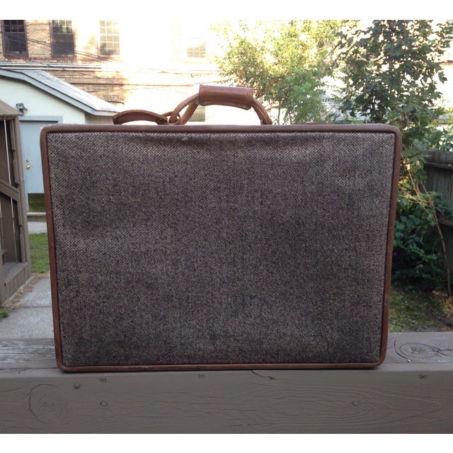 1950s Hartmann Tweed Woodbox Suitcase For Sale - Image 5 of 9