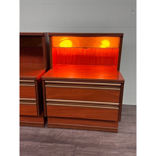 Vintage Italian Nightstands with Integrated Lamps, 1970s, Set of 2 For Sale - Image 11 of 18