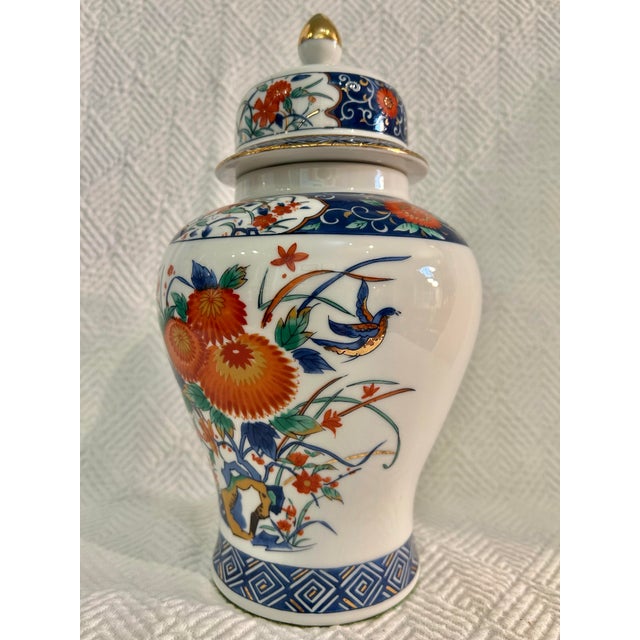 Japanese Late 20th Century Chinoiserie Imari Style “Empress Garden” 11” Temple Jar For Sale - Image 3 of 11